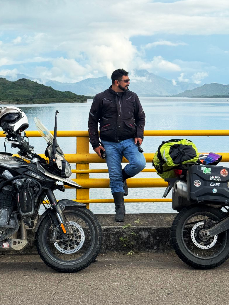 La Ruta del Cafe traveling on motorcycle 